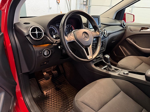 Mercedes-Benz B180 13 of 14