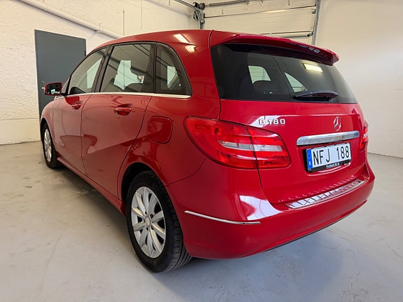 Mercedes-Benz B180 3 of 5