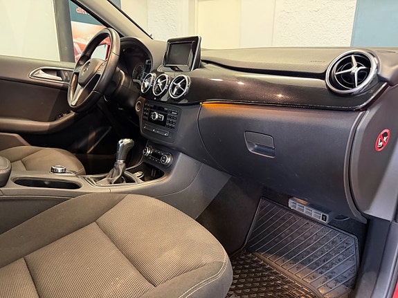 Mercedes-Benz B180 6 of 14