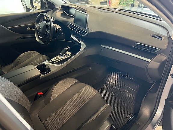 Peugeot 3008 11 of 17