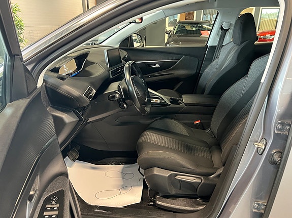 Peugeot 3008 16 of 17