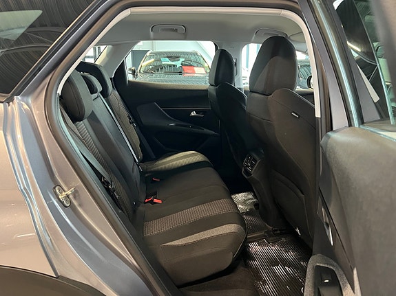 Peugeot 3008 12 of 17