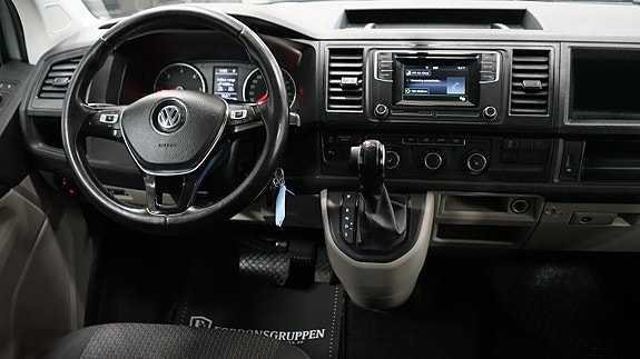 Volkswagen Caravelle 18 of 24
