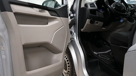 Volkswagen Caravelle 14 of 24