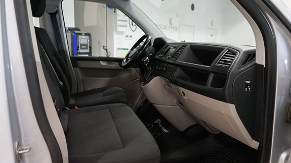 Volkswagen Caravelle 20 of 24