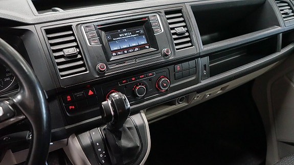 Volkswagen Caravelle 21 of 24