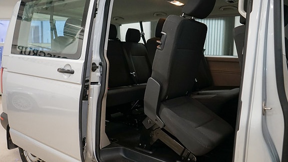 Volkswagen Caravelle 9 of 24