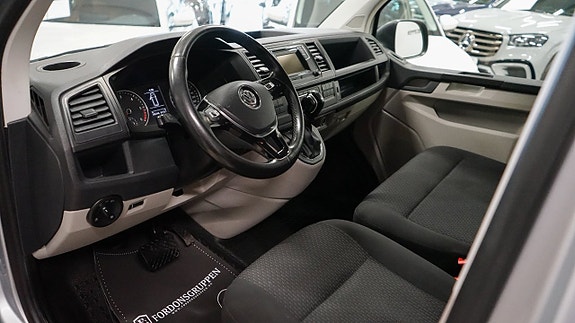 Volkswagen Caravelle 16 of 24