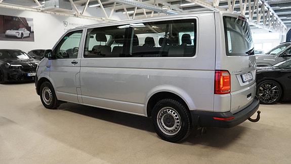 Volkswagen Caravelle 4 of 5