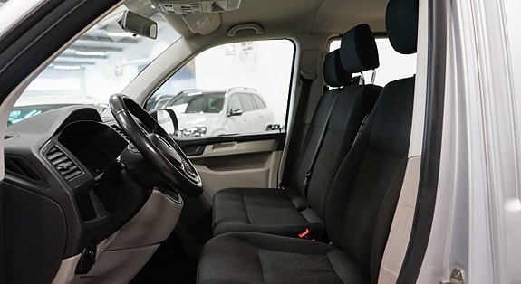 Volkswagen Caravelle 15 of 24