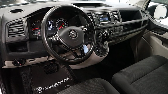 Volkswagen Caravelle 19 of 24