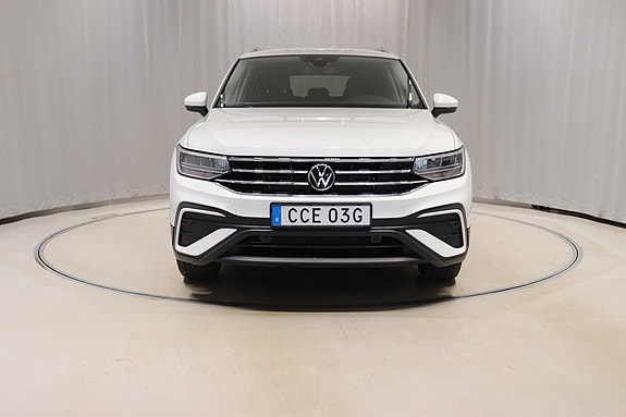Volkswagen Tiguan Allspace 2 of 5