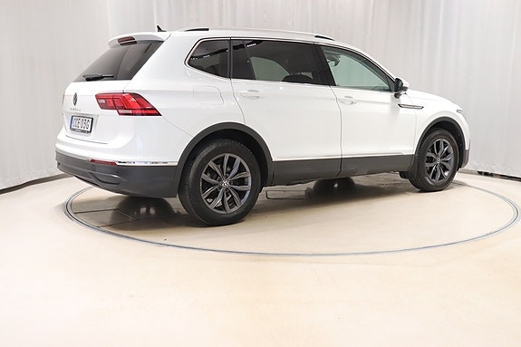 Volkswagen Tiguan Allspace 4 of 5