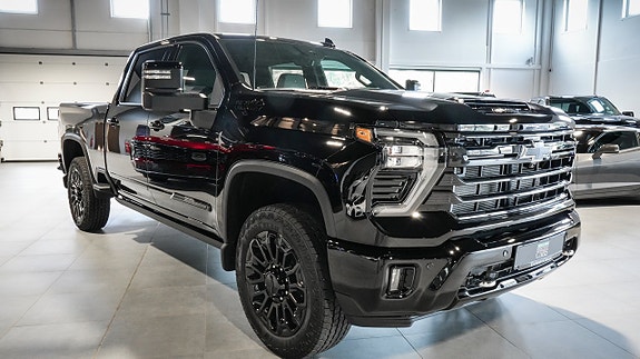 Chevrolet Silverado 2500 2 of 27
