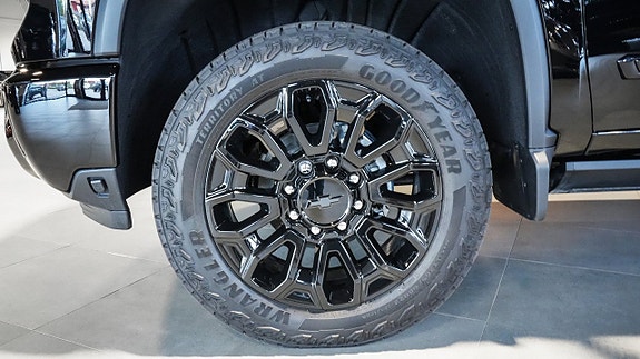 Chevrolet Silverado 2500 8 of 27