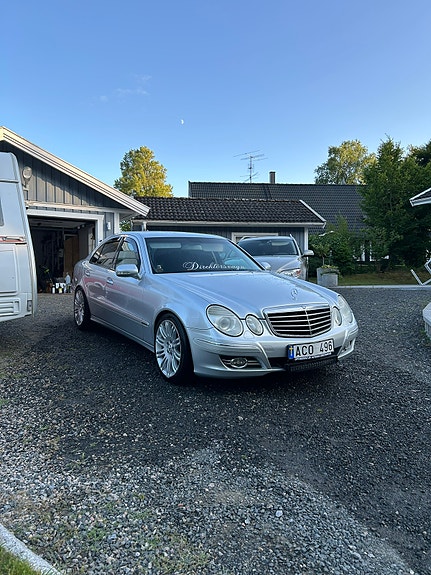 Mercedes-Benz E320 5 of 5