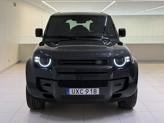 Land Rover Defender 110 2 of 5