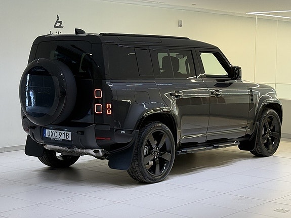 Land Rover Defender 110 4 of 5
