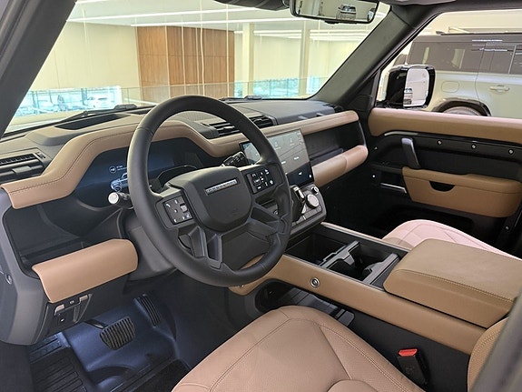Land Rover Defender 110 11 of 27