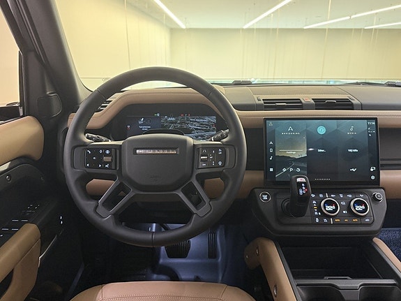 Land Rover Defender 110 13 of 27
