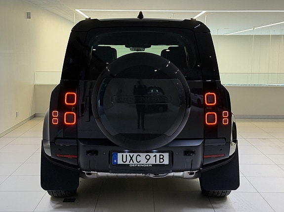 Land Rover Defender 110 5 of 5