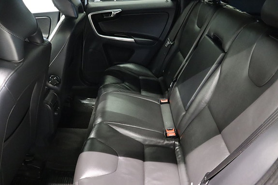 Volvo XC60 11 of 23