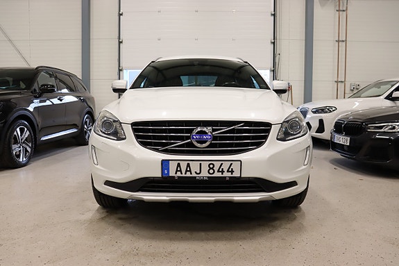 Volvo XC60 3 of 23