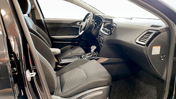 Kia Ceed 3 of 9