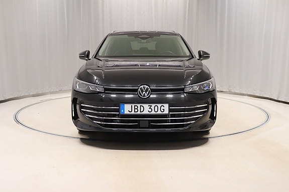Volkswagen Passat 2 of 5