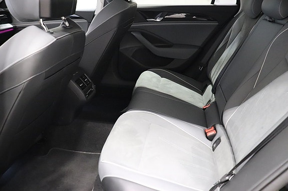 Volkswagen Passat 8 of 11