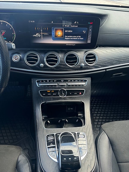 Mercedes-Benz E300 de 12 of 13