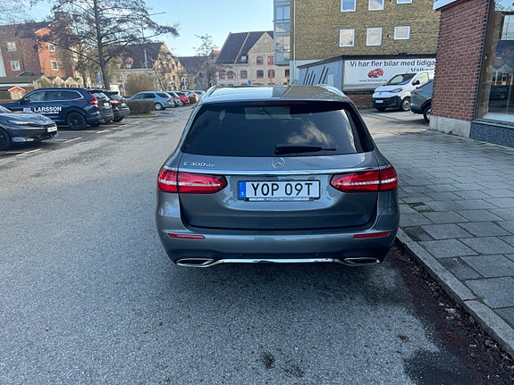 Mercedes-Benz E300 de 5 of 5