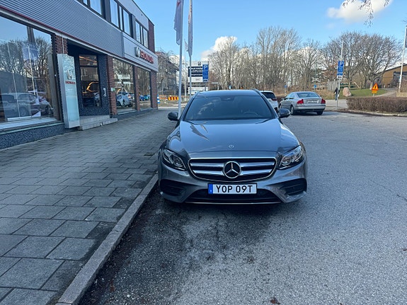 Mercedes-Benz E300 de 3 of 5