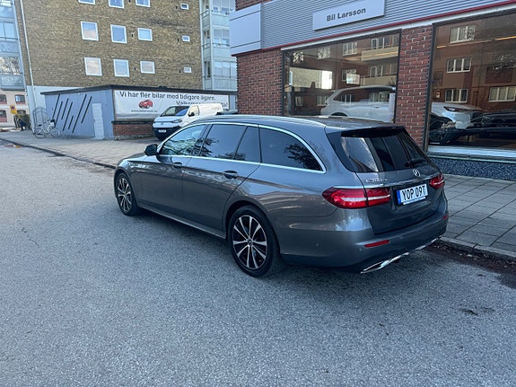 Mercedes-Benz E300 de 4 of 5