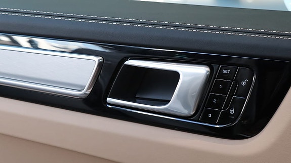 Porsche Cayenne 5 of 5