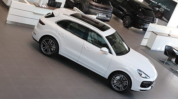 Porsche Cayenne Turbo 12 of 13