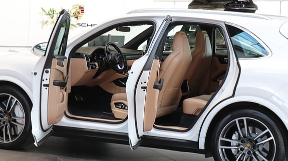 Porsche Cayenne Turbo 8 of 13
