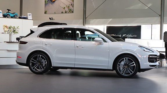 Porsche Cayenne Turbo 10 of 13