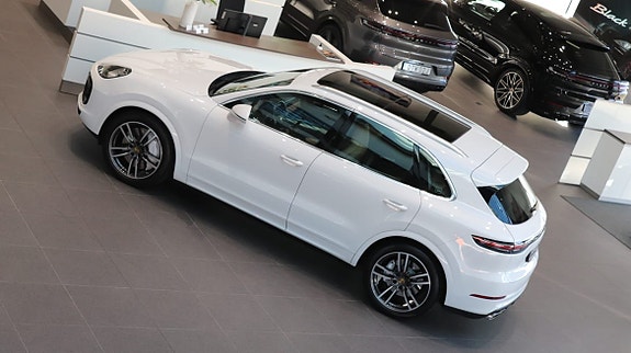 Porsche Cayenne Turbo 13 of 13