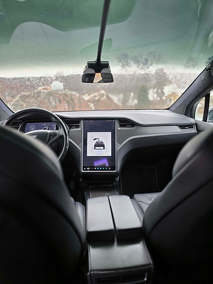 Tesla Model X 6 of 7