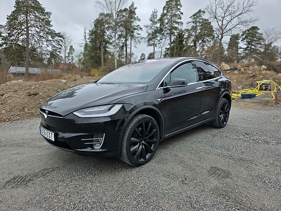 Tesla Model X 7 of 7