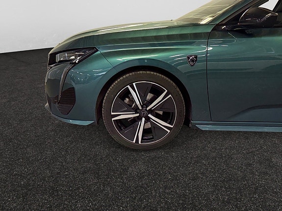 Peugeot 308 4 of 5