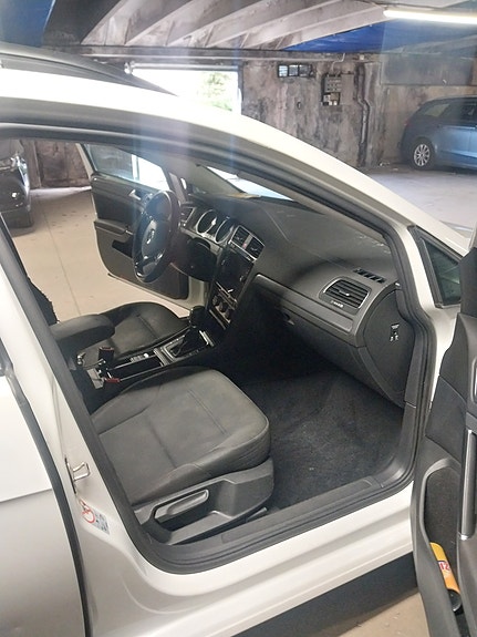 Volkswagen Golf VII 10 of 17