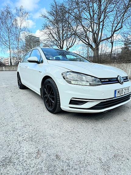 Volkswagen Golf VII 15 of 17