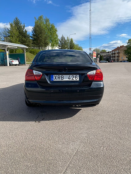 BMW 325i 3 of 5