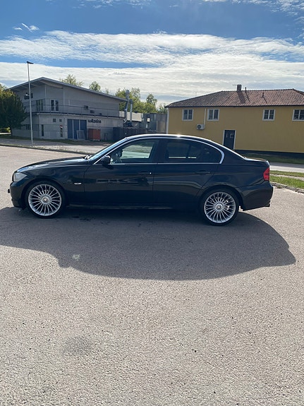 BMW 325i 2 of 5
