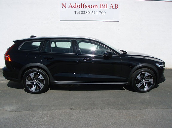 Volvo V60 Cross Country 4 of 5