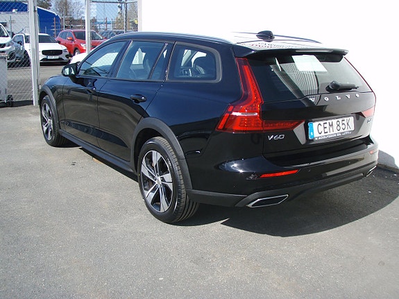 Volvo V60 Cross Country 5 of 5