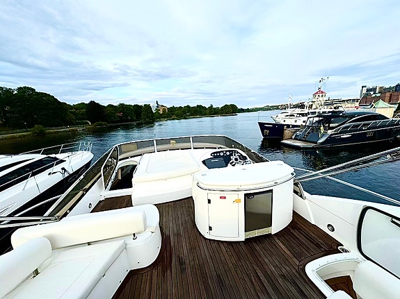 Sunseeker Manhattan 64 Mk2 25 of 30