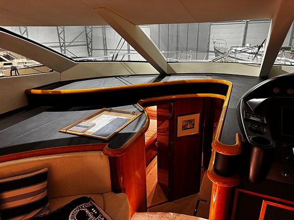 Sunseeker Manhattan 64 Mk2 9 of 30